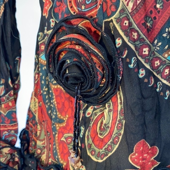 H: AGORA SzM Ruffle Blouse with Beads & Fabric Flower - Picture 5 of 8